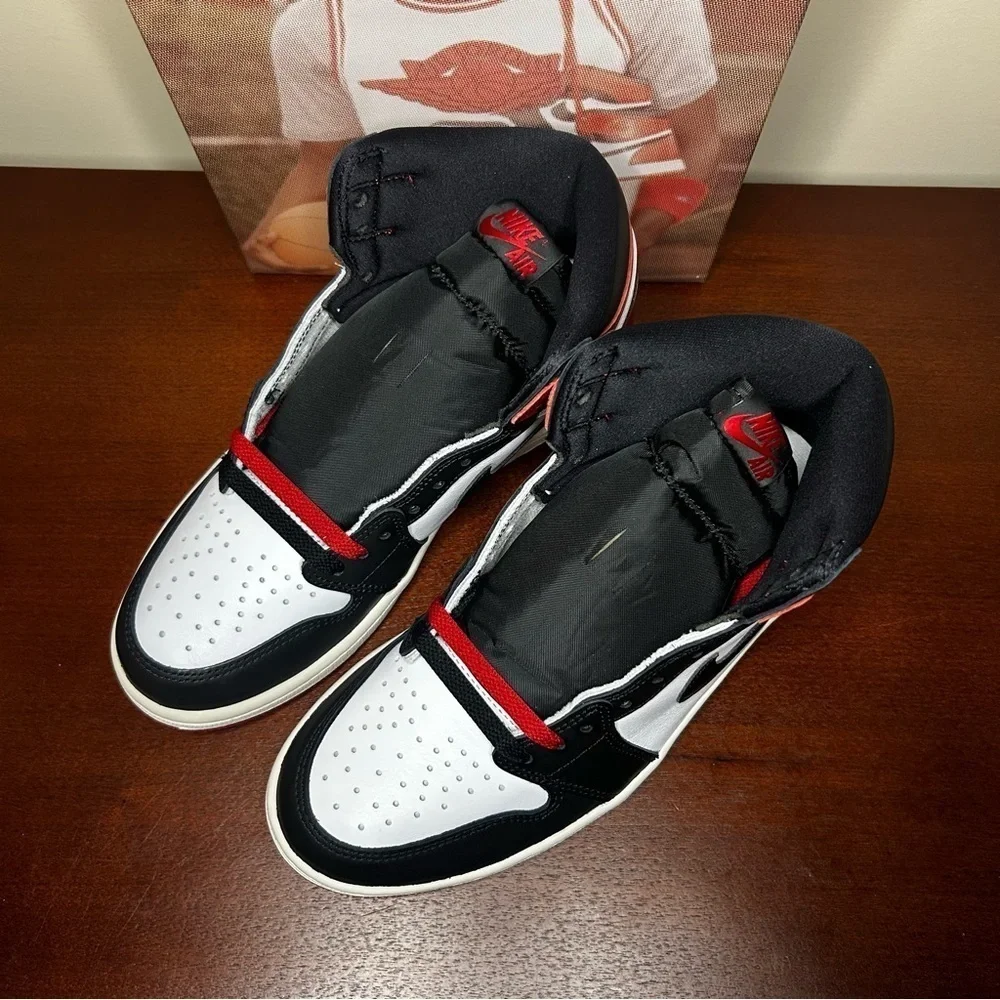 Nike Air Jordan 1 Retro High OG Black Toe (8 Men's / 9.5 Women's) - Picture 7 of 13